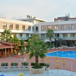 Te Stela & Resort Yrsheku